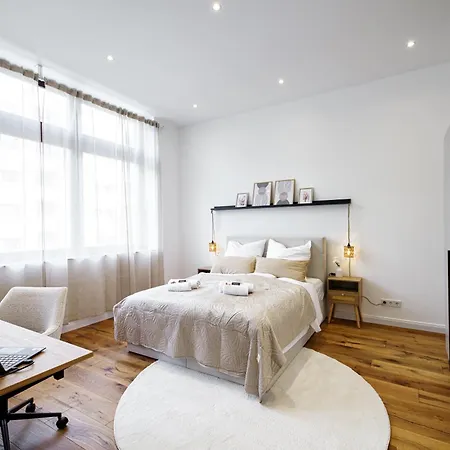 Luxurioeses 3-Zimmer-Apt I Terrasse I Familienfreundlich I Kueche I Netflix I Kostenloser Parkplatz I 125 M2 Apartament