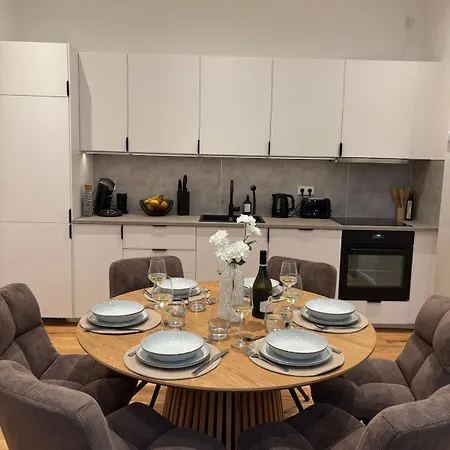 Luxurioeses 3-Zimmer-Apt I Terrasse I Familienfreundlich I Kueche I Netflix I Kostenloser Parkplatz I 125 M2 Lejlighed