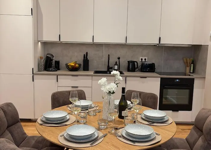 Luxerioeses 3 L Terrasse L Kueche L Balkon L Parkplatz L Netflix L 125 M2 شقة